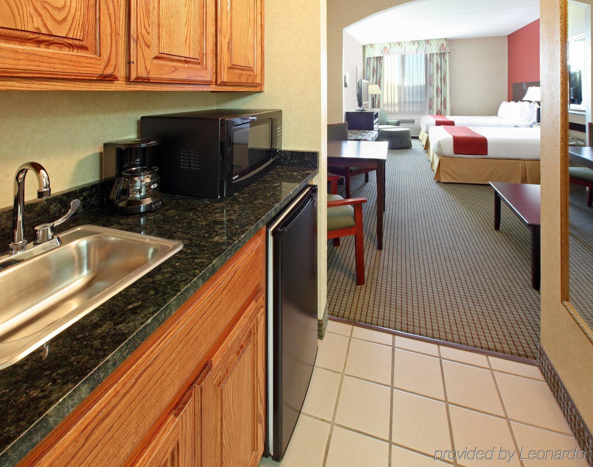 Holiday Inn Express Hotel & Suites Harrison Kamer foto
