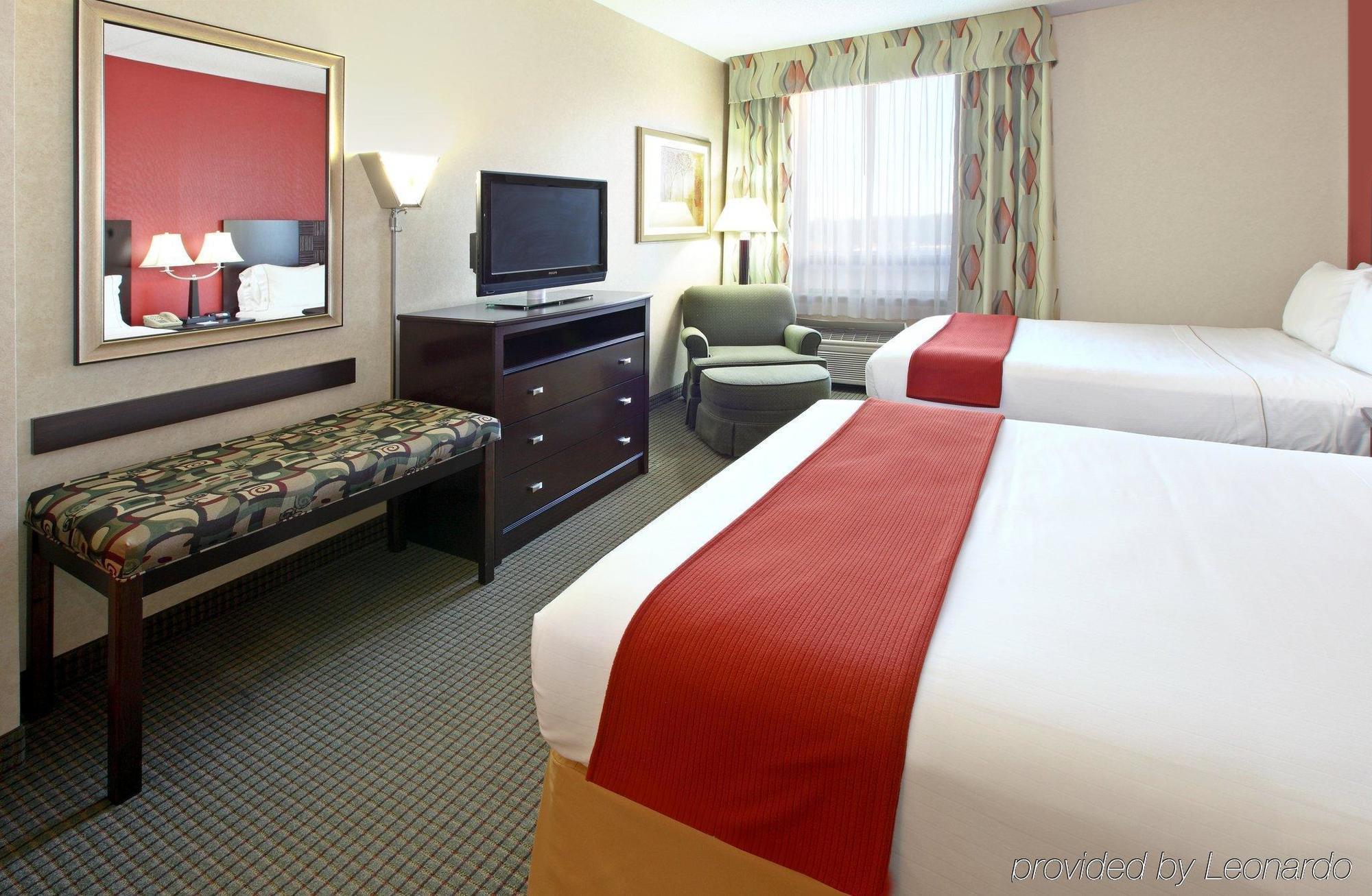 Holiday Inn Express Hotel & Suites Harrison Kamer foto